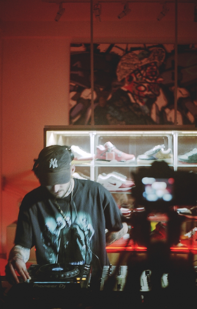 29 safensound, sneakerarber